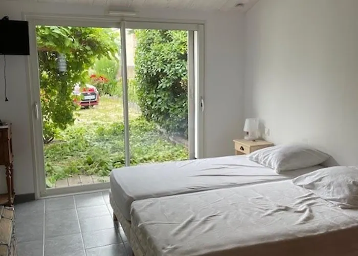 Holiday home Maison De A - 4 Pers - Animaux Admis - Fr-1-823-147 *